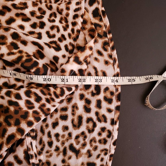 ALL IN FAVOR Leopard Long Sleeve Blouse XS - Picture 9 of 9